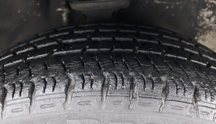 2011 Maruti Zen Estilo VXI, Petrol, Manual, 35,572 km, Right Front Tyre Tread