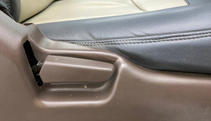 2011 Maruti Zen Estilo VXI, Petrol, Manual, 35,572 km, Driver Side Adjustment Panel