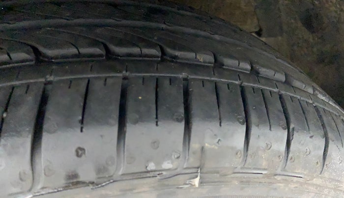 2016 Maruti Baleno DELTA PETROL 1.2, Petrol, Manual, 93,024 km, Right Front Tyre Tread