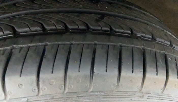 2016 Maruti Baleno DELTA PETROL 1.2, Petrol, Manual, 93,024 km, Left Front Tyre Tread