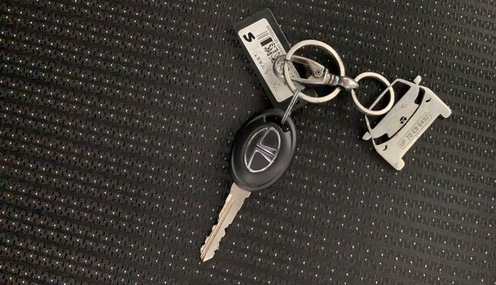 2017 Tata TIGOR XZ PETROL, Petrol, Manual, 47,384 km, Key Close Up