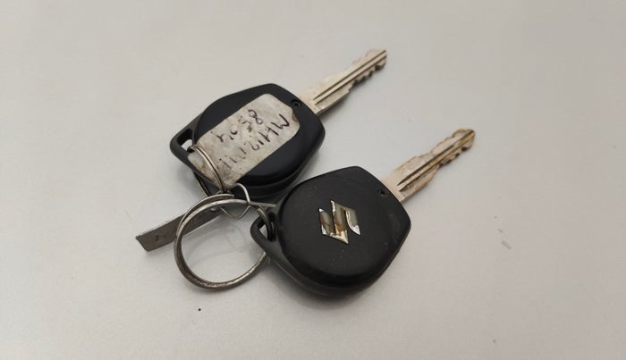 2015 Maruti Swift VXI, Petrol, Manual, 82,011 km, Key Close Up