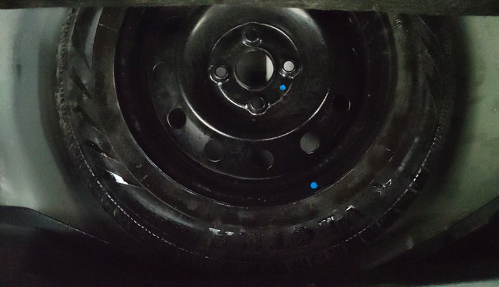 2015 Maruti Swift VXI, Petrol, Manual, 82,011 km, Spare Tyre