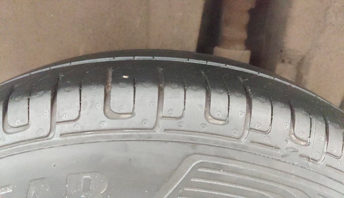 2015 Maruti Swift VXI, Petrol, Manual, 82,011 km, Left Rear Tyre Tread