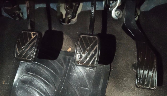 2015 Maruti Swift VXI, Petrol, Manual, 82,011 km, Pedals