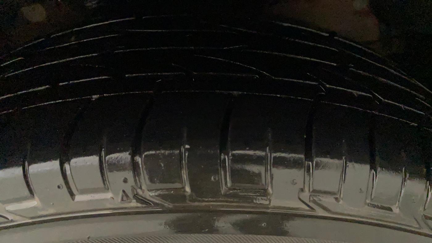 2022 Mahindra XUV300 W6 1.5 DIESEL, Diesel, Manual, 16,539 km, Left Front Tyre Tread