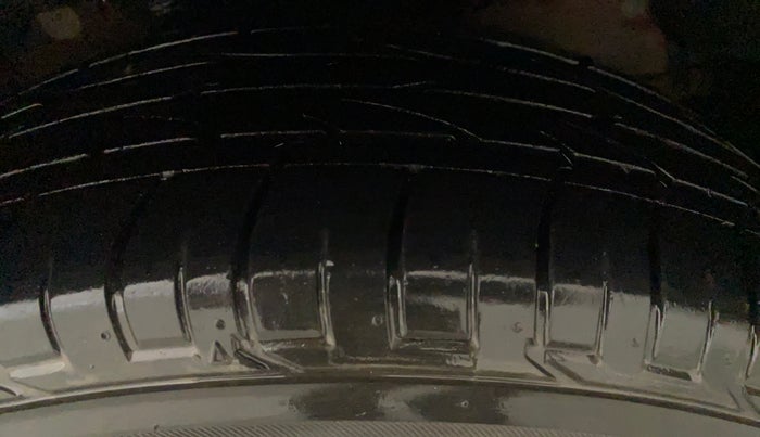 2022 Mahindra XUV300 W6 1.5 DIESEL, Diesel, Manual, 16,539 km, Left Front Tyre Tread