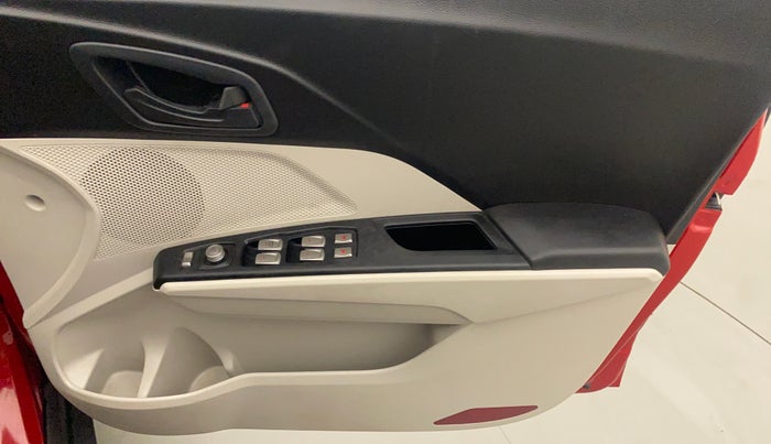 2022 Mahindra XUV300 W6 1.5 DIESEL, Diesel, Manual, 16,539 km, Driver Side Door Panels Control
