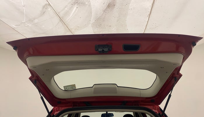 2022 Mahindra XUV300 W6 1.5 DIESEL, Diesel, Manual, 16,539 km, Boot Door Open