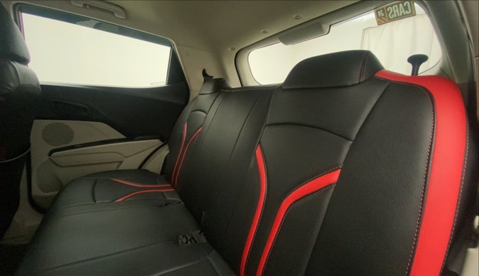 2022 Mahindra XUV300 W6 1.5 DIESEL, Diesel, Manual, 16,539 km, Right Side Rear Door Cabin