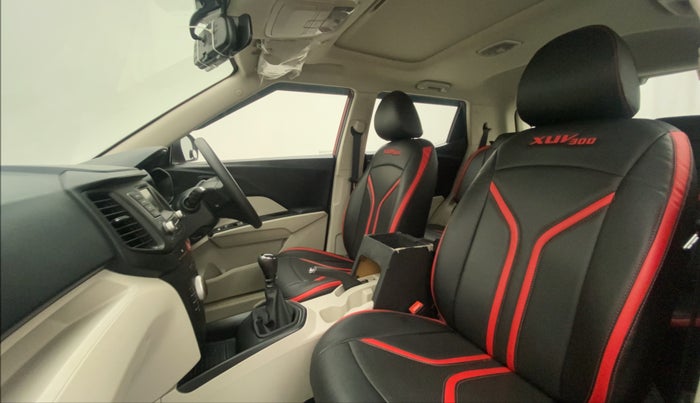 2022 Mahindra XUV300 W6 1.5 DIESEL, Diesel, Manual, 16,539 km, Right Side Front Door Cabin