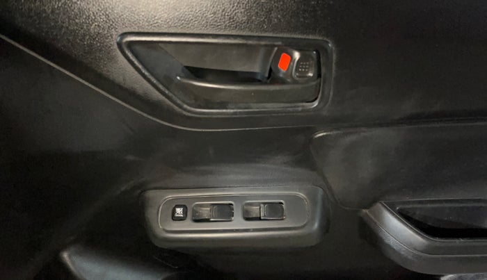 2019 Maruti Swift LXI, Petrol, Manual, 47,053 km, Driver Side Door Panels Control