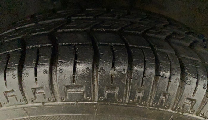 2013 Maruti Alto 800 LXI CNG, CNG, Manual, 13,826 km, Right Front Tyre Tread