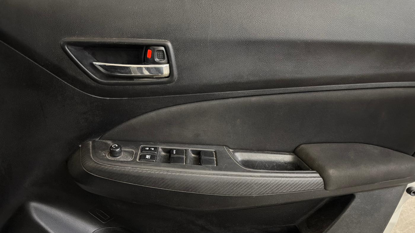 2019 Maruti Swift VXI AMT, Petrol, Automatic, 44,527 km, Driver Side Door Panels Control