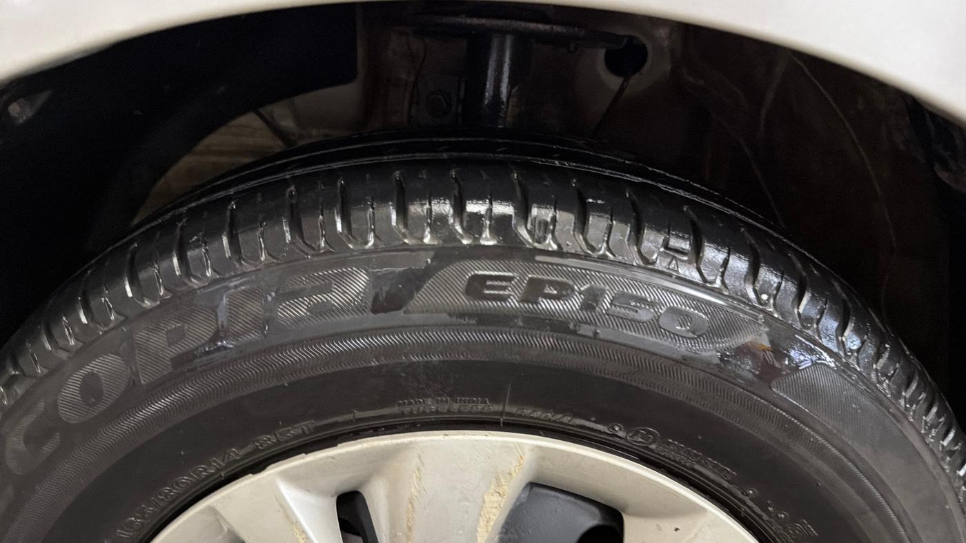 2019 Maruti Swift VXI AMT, Petrol, Automatic, 44,527 km, Left Front Tyre Tread