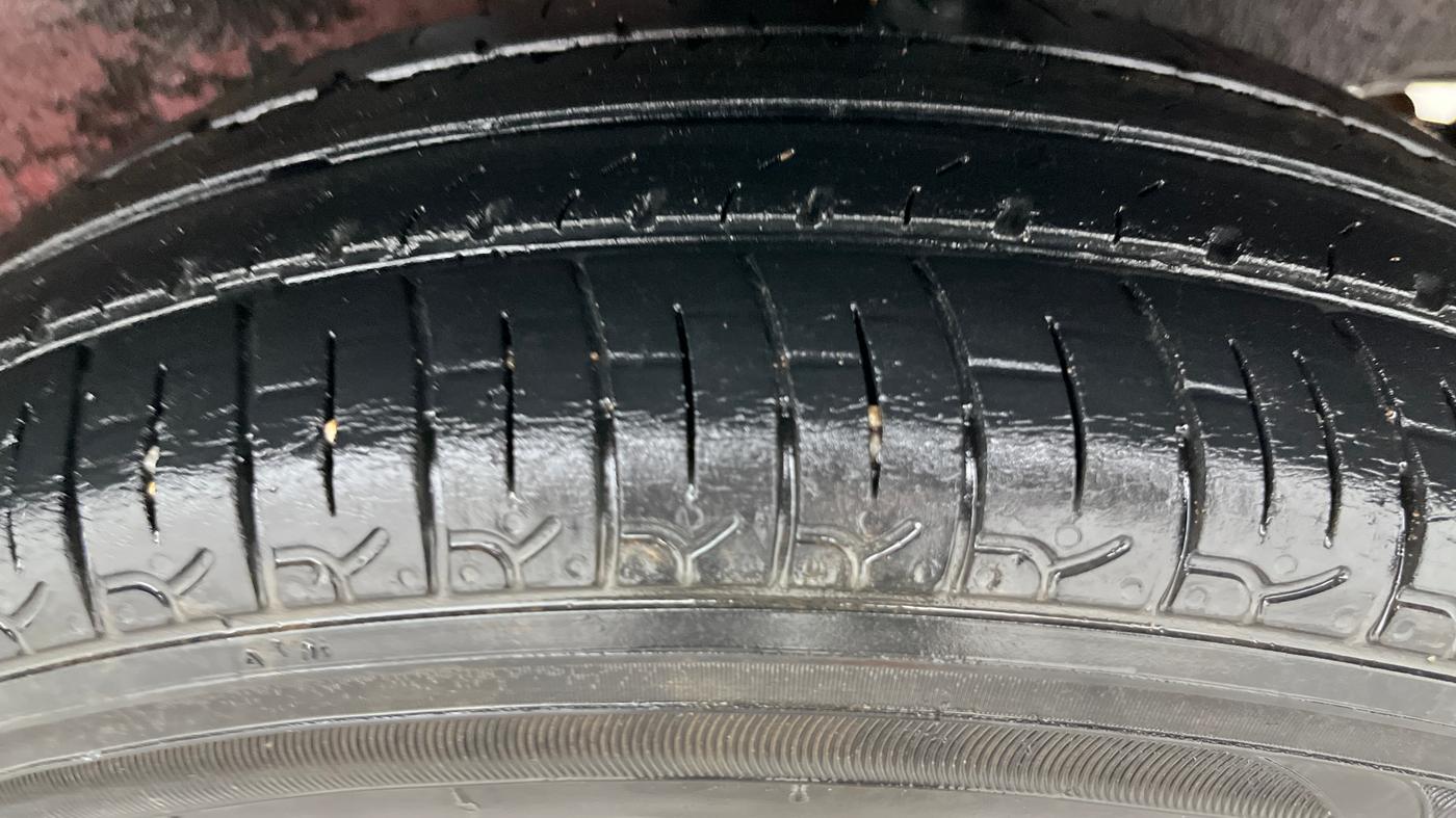 2016 Renault Kwid RXL, Petrol, Manual, 98,836 km, Left Rear Tyre Tread