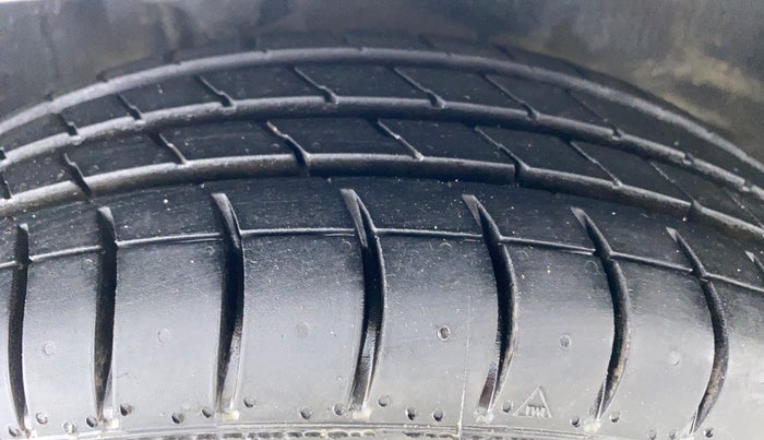 2011 Maruti Alto K10 VXI P, Petrol, Manual, 28,590 km, Right Front Tyre Tread