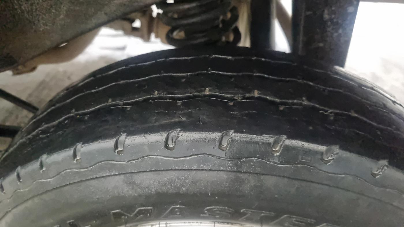 2021 Maruti Eeco 5 STR WITH A/C+HTR CNG, CNG, Manual, 1,20,611 km, Left Rear Tyre Tread