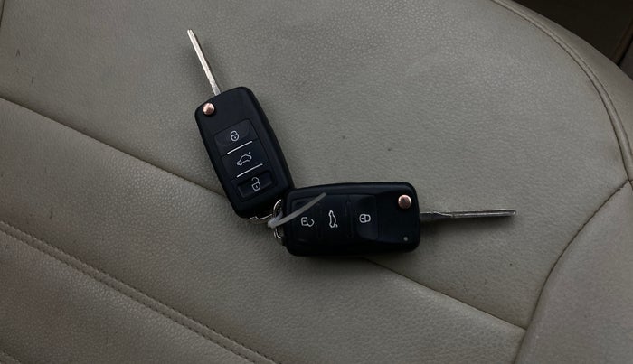 2014 Volkswagen Vento COMFORTLINE TSI AT PETROL, Petrol, Automatic, 87,261 km, Key Close Up