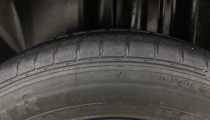 2014 Volkswagen Vento COMFORTLINE TSI AT PETROL, Petrol, Automatic, 87,261 km, Left Rear Tyre Tread