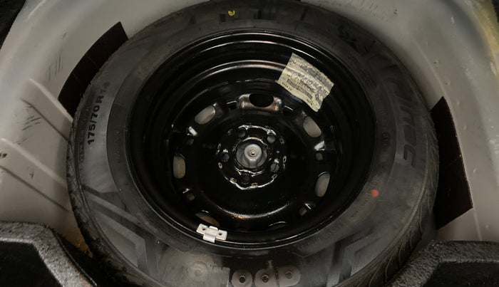 2014 Volkswagen Vento COMFORTLINE TSI AT PETROL, Petrol, Automatic, 87,261 km, Spare Tyre