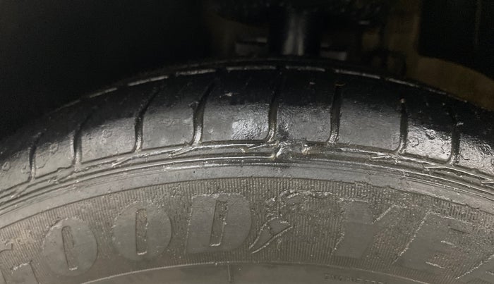 2014 Volkswagen Vento COMFORTLINE TSI AT PETROL, Petrol, Automatic, 87,261 km, Left Front Tyre Tread