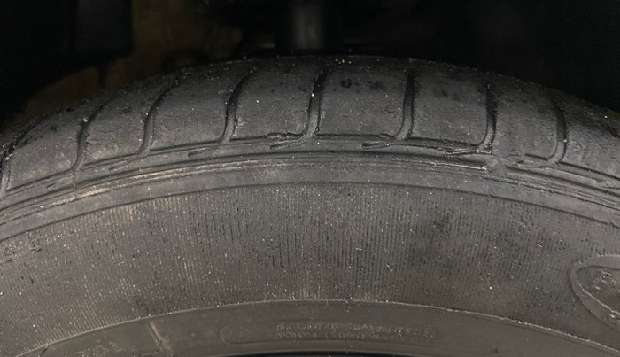 2014 Volkswagen Vento COMFORTLINE TSI AT PETROL, Petrol, Automatic, 87,261 km, Right Front Tyre Tread