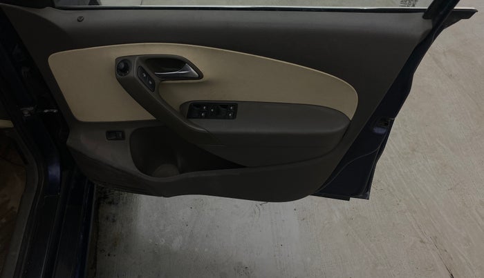 2014 Volkswagen Vento COMFORTLINE TSI AT PETROL, Petrol, Automatic, 87,261 km, Driver Side Door Panels Control