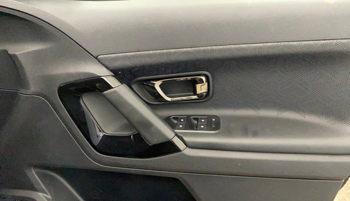 2022 Tata Harrier XZA PLUS 2.0L DARK EDITION, Diesel, Automatic, 54,957 km, Driver Side Door Panels Control