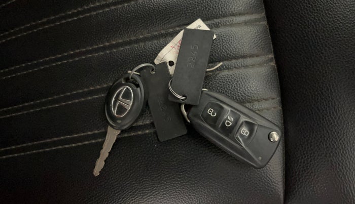 2017 Tata Tiago XZA PETROL, Petrol, Automatic, 38,071 km, Key Close Up