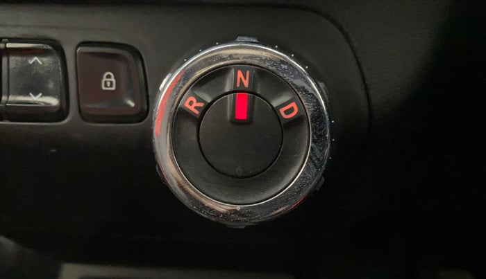 2017 Renault Kwid RXT 1.0 AMT (O), Petrol, Automatic, 71,680 km, Gear Lever