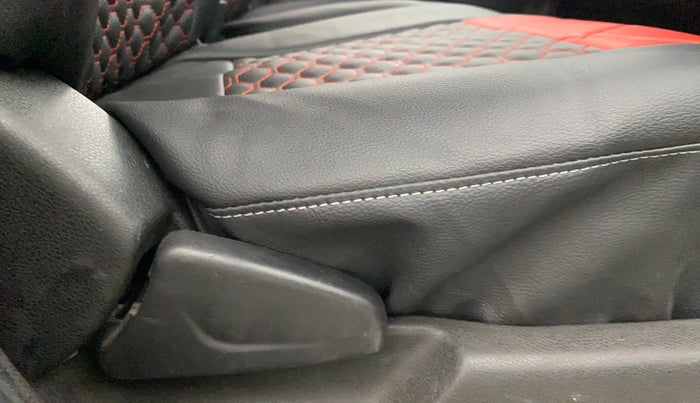2017 Renault Kwid RXT 1.0 AMT (O), Petrol, Automatic, 71,680 km, Driver Side Adjustment Panel