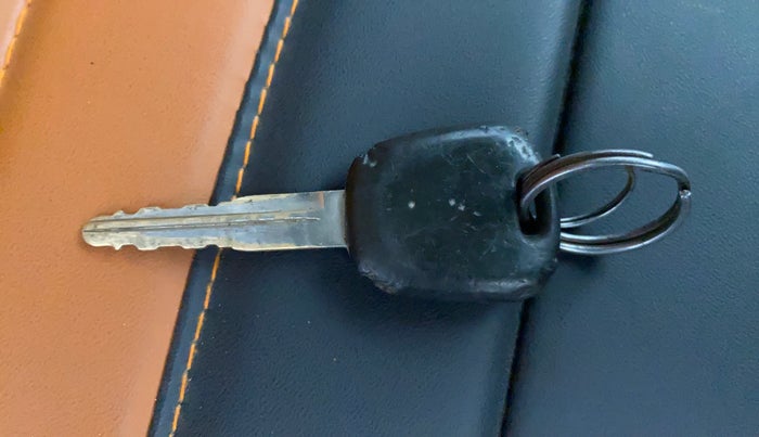 2023 Maruti Eeco 7 STR STD 1.2, Petrol, Manual, 50,063 km, Key Close Up