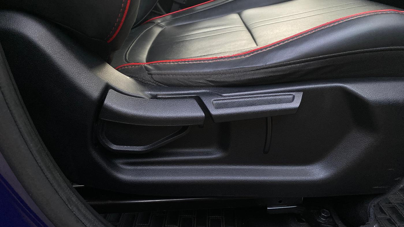 2022 Hyundai VENUE N LINE N6 1.0 TURBO DCT, Petrol, Automatic, 37,063 km, Driver Side Adjustment Panel