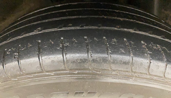 2021 Hyundai VENUE S 1.2, Petrol, Manual, 68,826 km, Right Front Tyre Tread