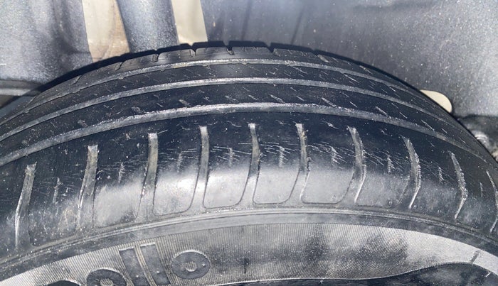 2019 Maruti Swift VXI AMT, Petrol, Automatic, 39,948 km, Right Rear Tyre Tread