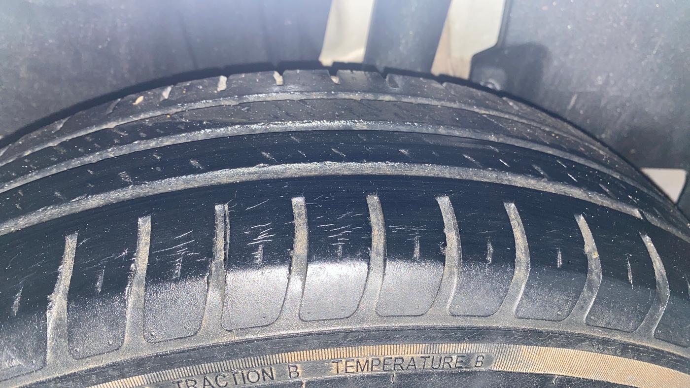 2019 Maruti Swift VXI AMT, Petrol, Automatic, 39,948 km, Left Rear Tyre Tread