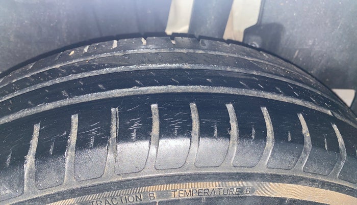 2019 Maruti Swift VXI AMT, Petrol, Automatic, 39,948 km, Left Rear Tyre Tread