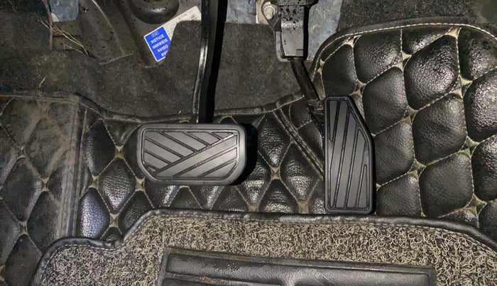 2019 Maruti Swift VXI AMT, Petrol, Automatic, 39,948 km, Pedals