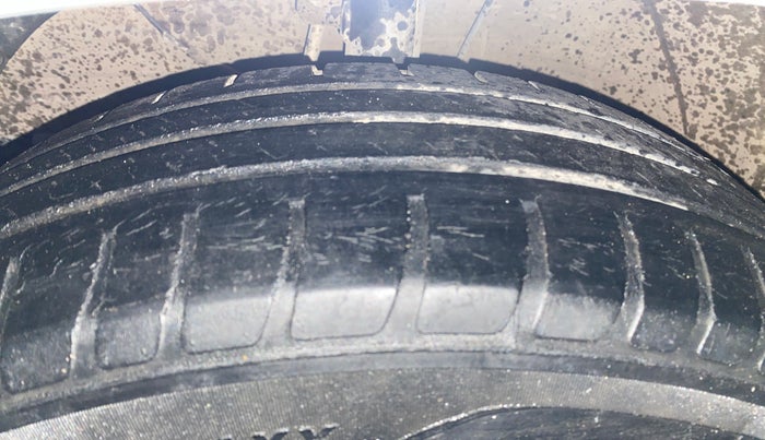 2019 Maruti Swift VXI AMT, Petrol, Automatic, 39,948 km, Left Front Tyre Tread