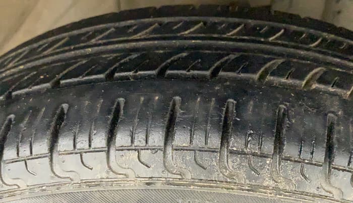 2014 Datsun Go T, Petrol, Manual, 65,039 km, Right Front Tyre Tread