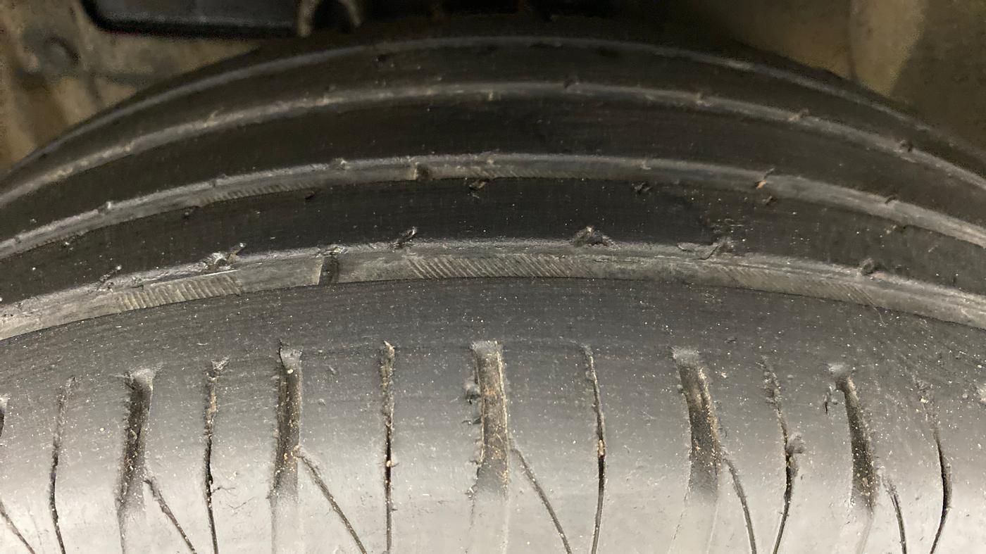 2020 Maruti Vitara Brezza ZXI+ AT SHVS DUAL TONE, Petrol, Automatic, 14,792 km, Left Front Tyre Tread