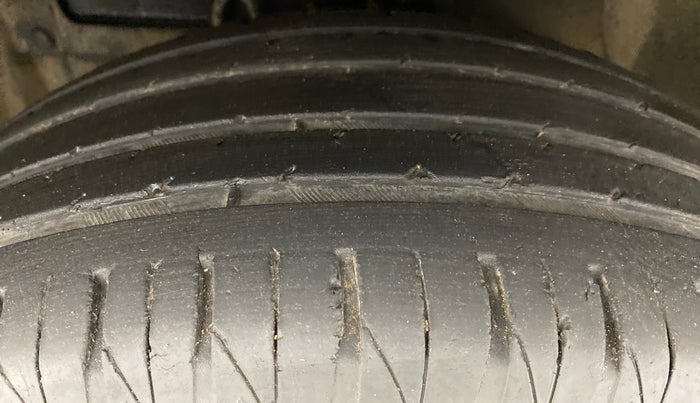 2020 Maruti Vitara Brezza ZXI+ AT SHVS DUAL TONE, Petrol, Automatic, 14,792 km, Left Front Tyre Tread