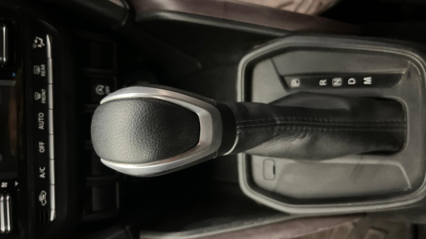 2023 Maruti Grand Vitara DELTA SMART HYBRID AT, Petrol, Automatic, 34,317 km, Gear Lever