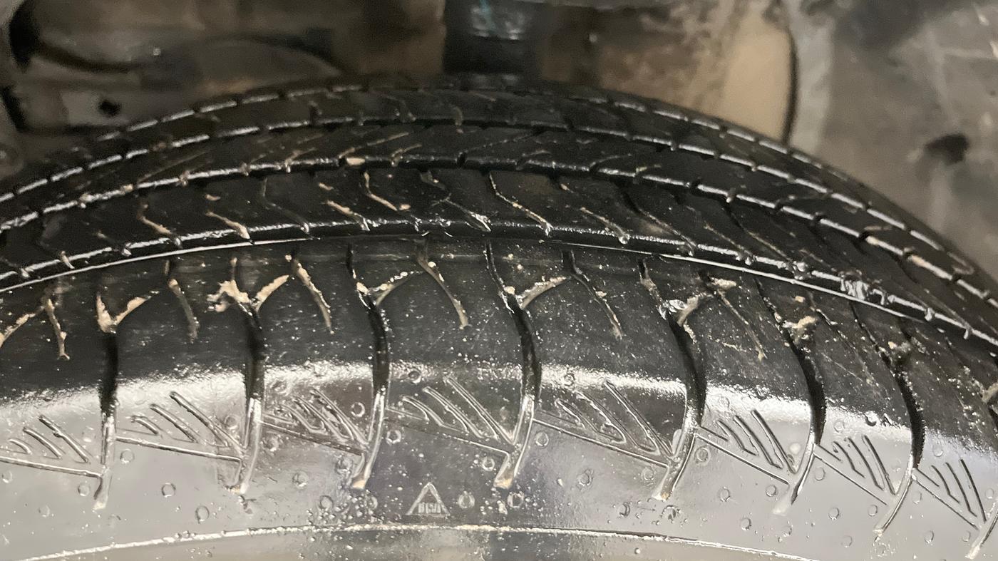 2023 Maruti Grand Vitara DELTA SMART HYBRID AT, Petrol, Automatic, 34,317 km, Left Front Tyre Tread