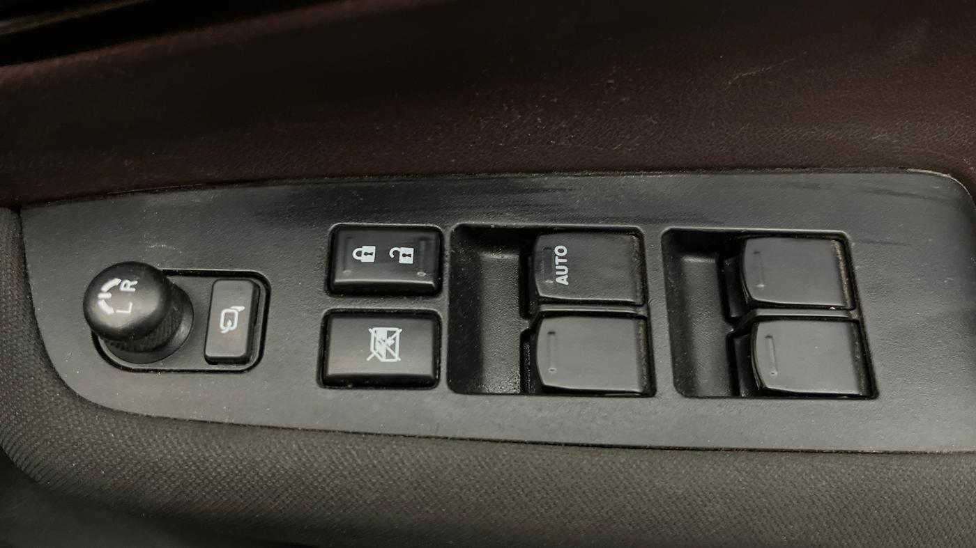 2023 Maruti Grand Vitara DELTA SMART HYBRID AT, Petrol, Automatic, 34,317 km, Driver Side Door Panels Control