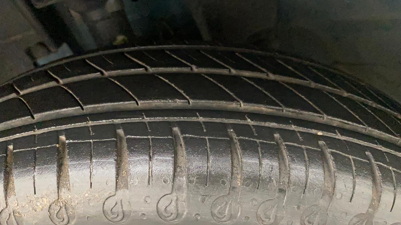 2021 Renault Kwid CLIMBER 1.0 AMT (O), Petrol, Automatic, 9,090 km, Left Front Tyre Tread