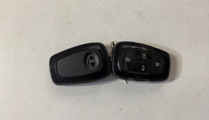 2023 Tata ALTROZ XZ Plus (S) Dark Edition, Petrol, Manual, 9,701 km, Key Close Up