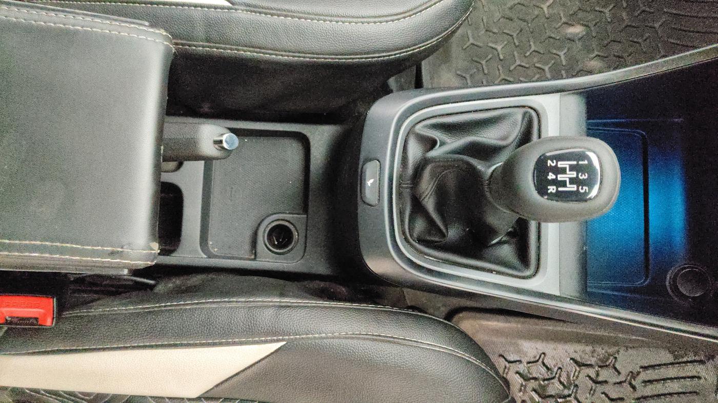 2024 Tata ALTROZ XM PLUS SUNROOF, Petrol, Manual, 81,720 km, Gear Lever