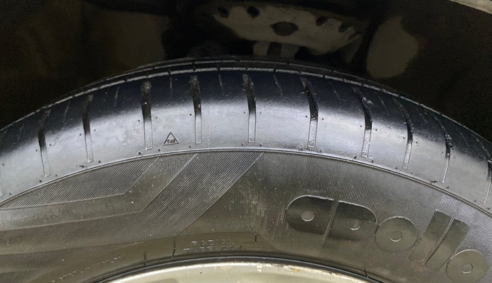 2013 Honda City 1.5L I-VTEC V MT, Petrol, Manual, 1,36,396 km, Right Front Tyre Tread